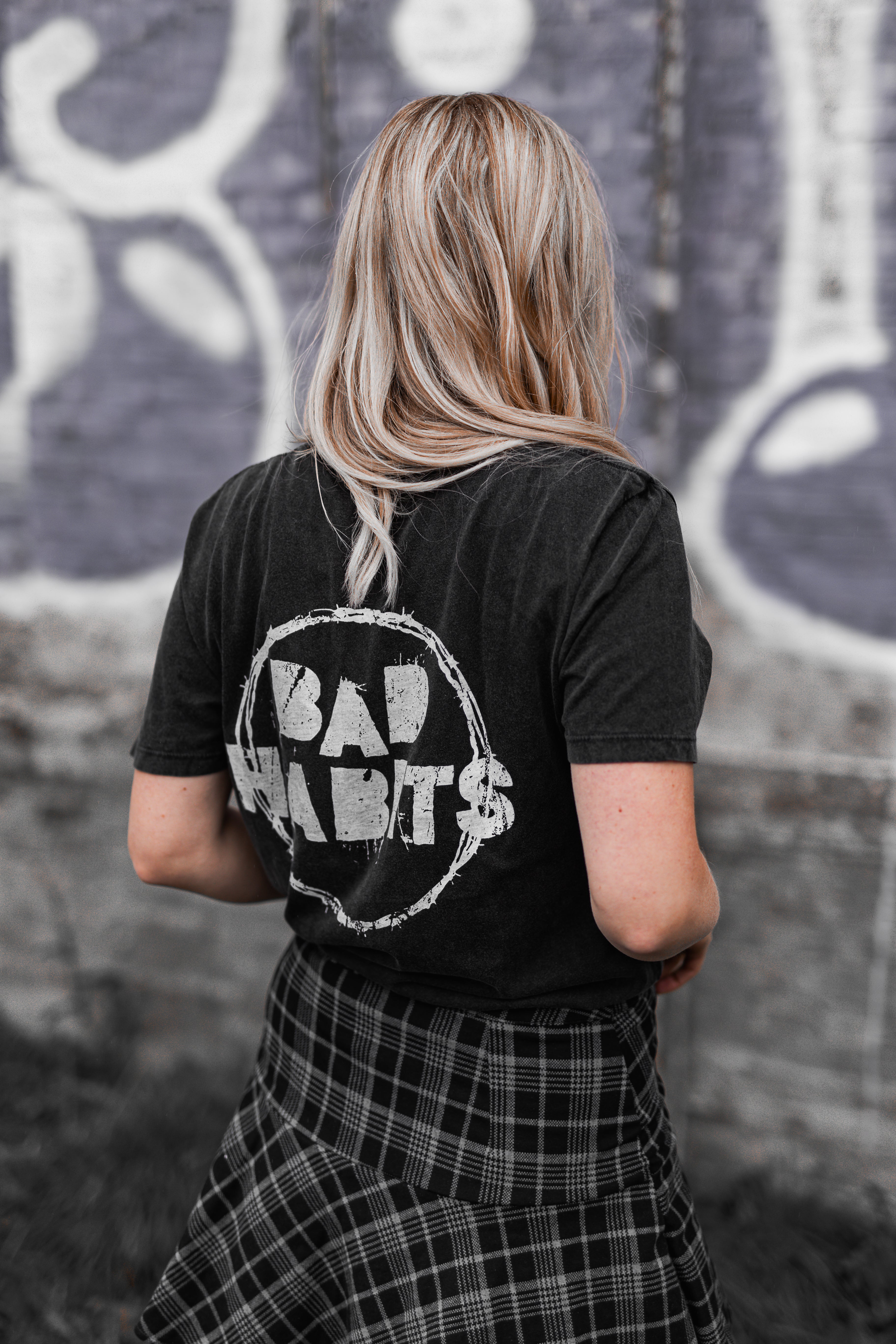 Dames t-shirt vintage zwart met tekst good girl bad habits