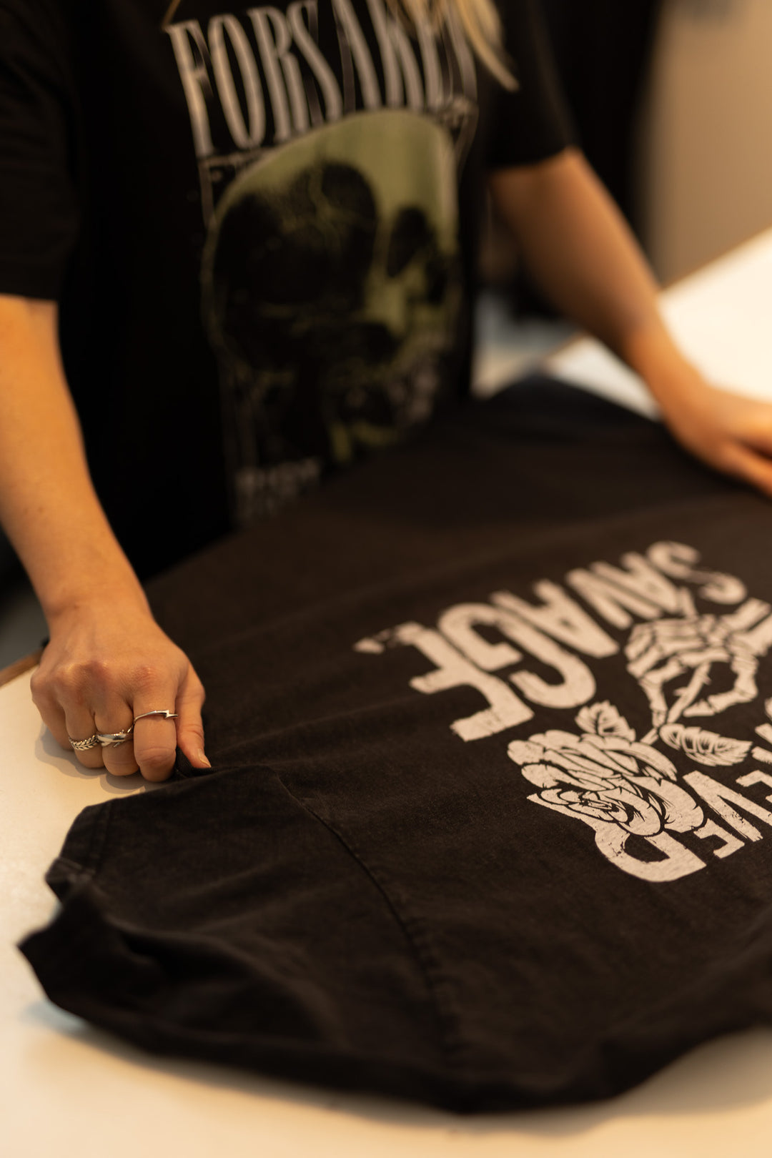 t-shirt met zeefdruk print